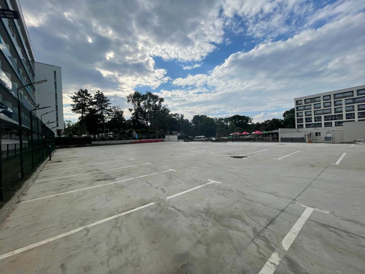 Hotel Agora เนพทุน ภายนอก รูปภาพ
