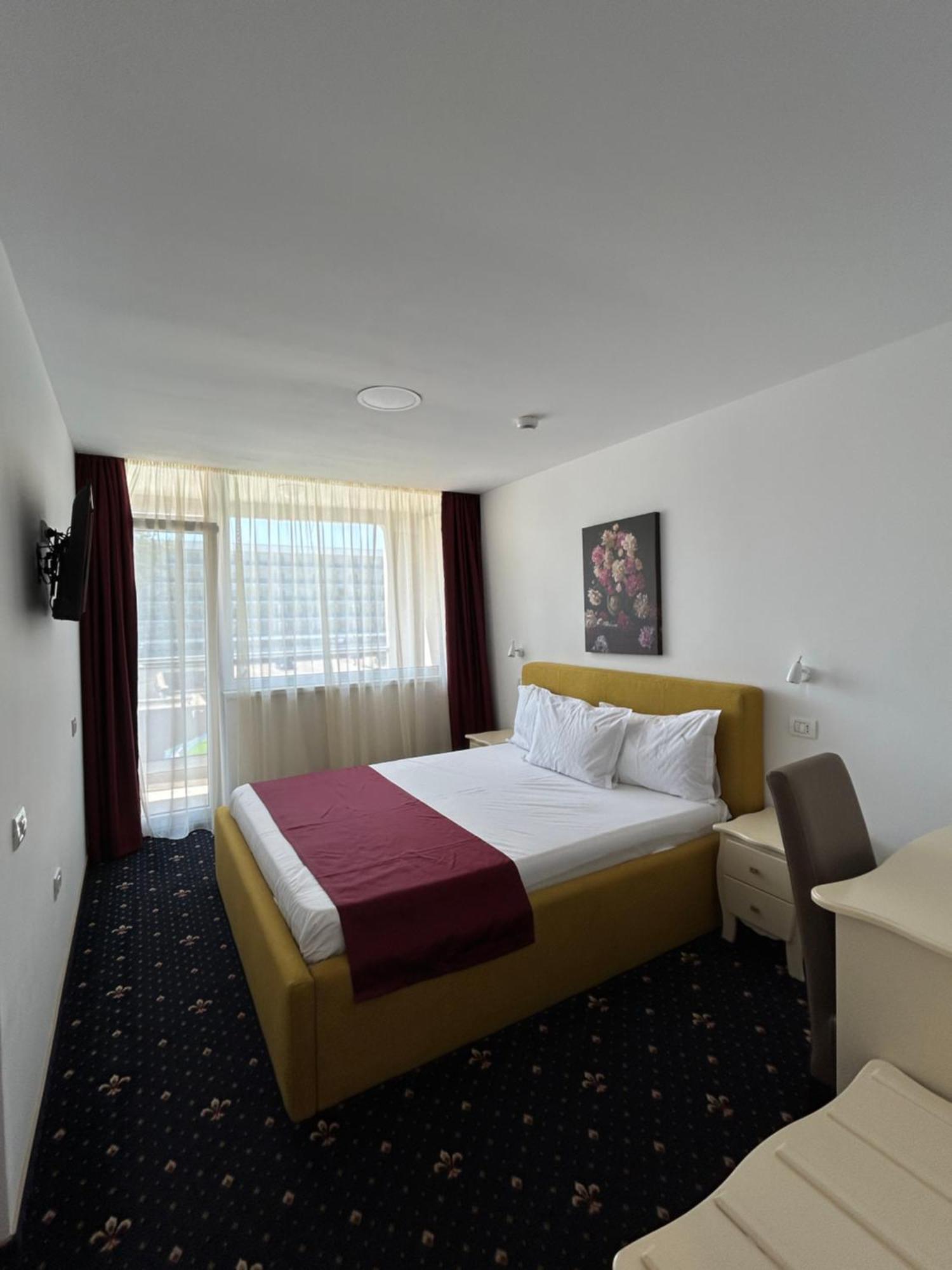 Hotel Agora เนพทุน ภายนอก รูปภาพ