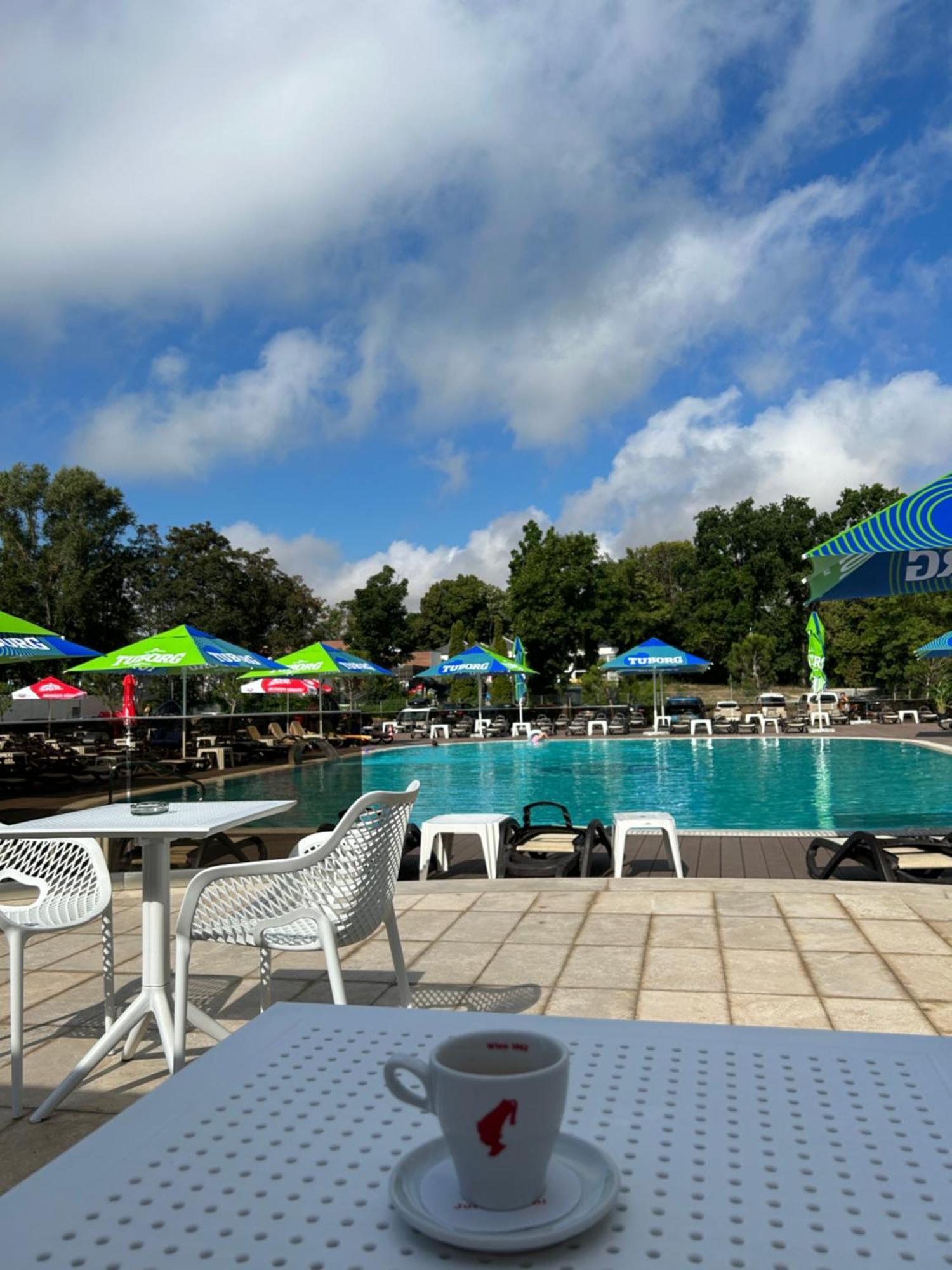 Hotel Agora เนพทุน ภายนอก รูปภาพ