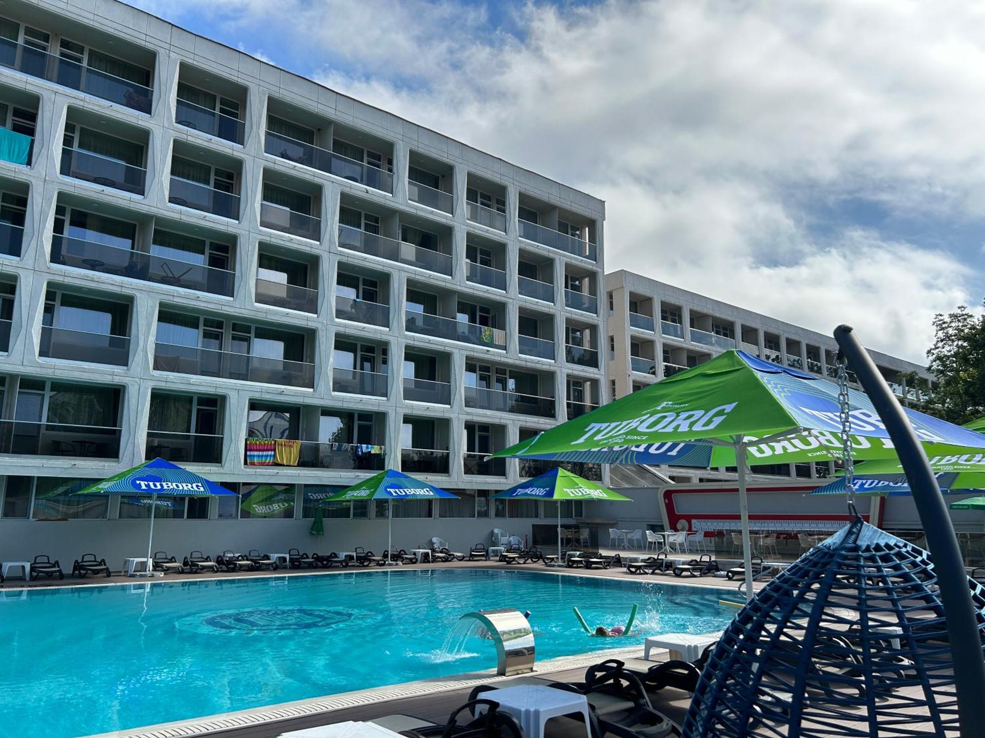 Hotel Agora เนพทุน ภายนอก รูปภาพ